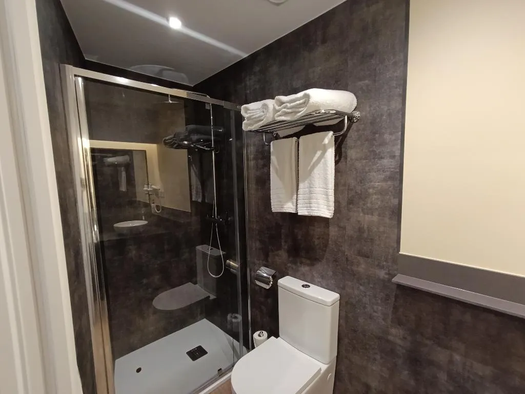 DOUBLE WITH DOUBLE BED Room, Hotel Travessera, Barcelona