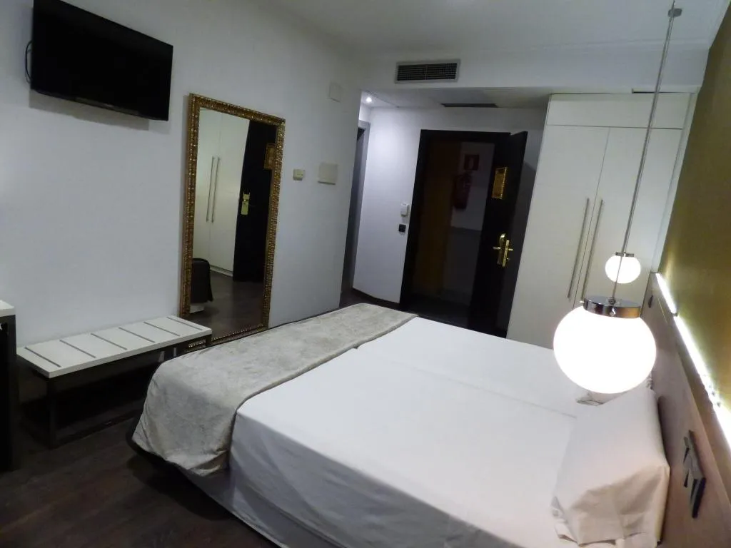TRIPLE BASIC Room, Moderno, Barcelona