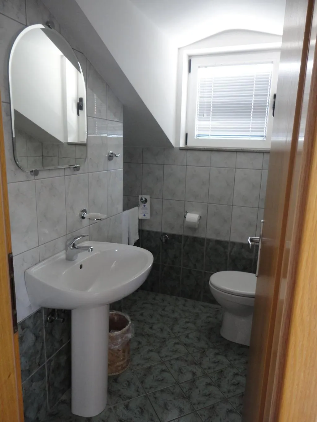 Room, Pink Inn, Split