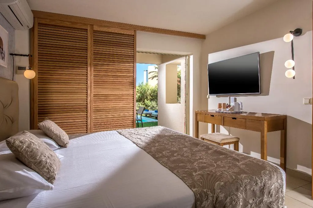 DOUBLE WITH PRIVATE POOL Room, Bella Beach, Crete