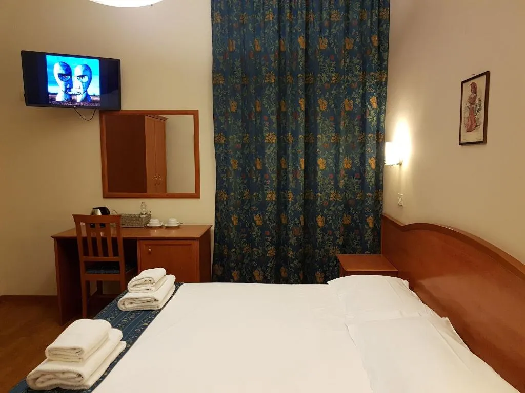Room, Soggiorno Madrid, Florence