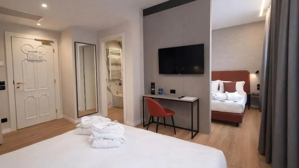 QUADRUPLE DELUXE Room, iH Hotels Milano St. John, Milan