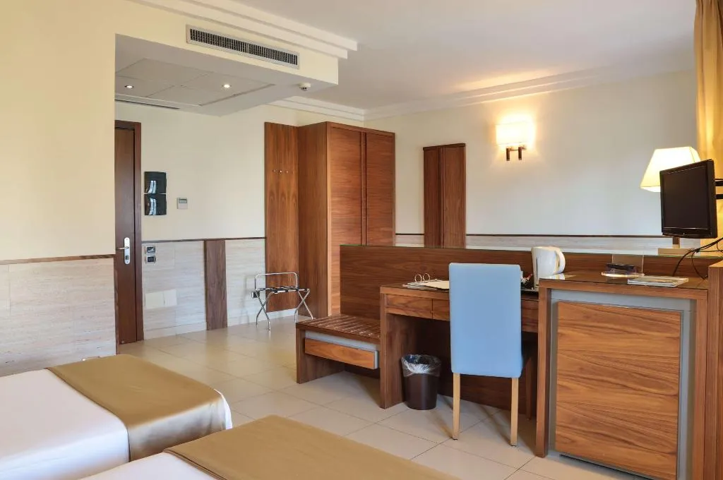 Double or Twin STANDARD Room, Suites & Residence Hotel, Naples