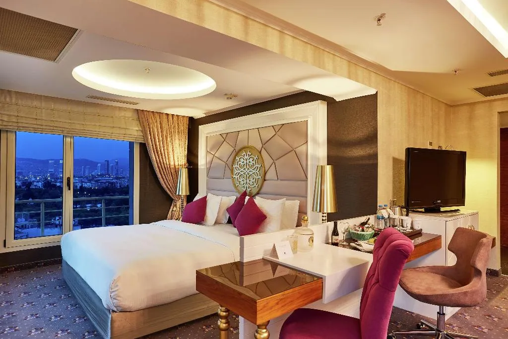 SUITE Presidential Room, DoubleTree By Hilton Izmir Alsancak, Izmir