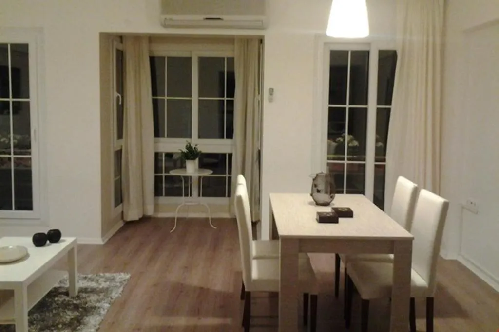 APARTMENT TWO BEDROOMS ONE BATHROOM Room, Deka Evleri, Izmir