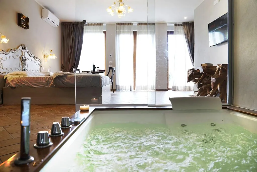 Pool, I Tre Baroni, Rome