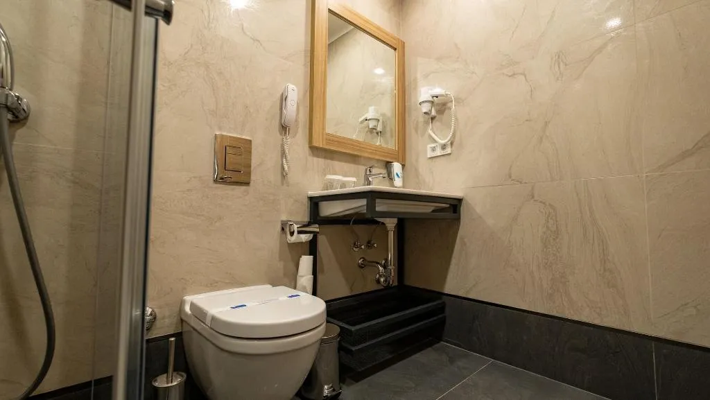 Room, Alesta Midtown, Dalaman