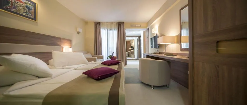 DOUBLE SUPERIOR MOUNTAIN VIEW Room, Park, Split