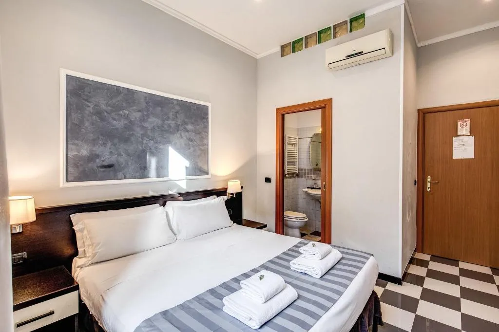 Room, Roma Da Noi, Naples