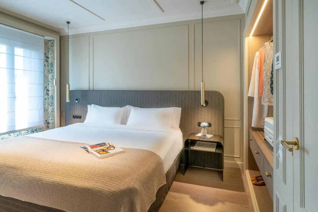 JUNIOR SUITE WITH VIEWS Room, El Avenida Palace, Barcelona