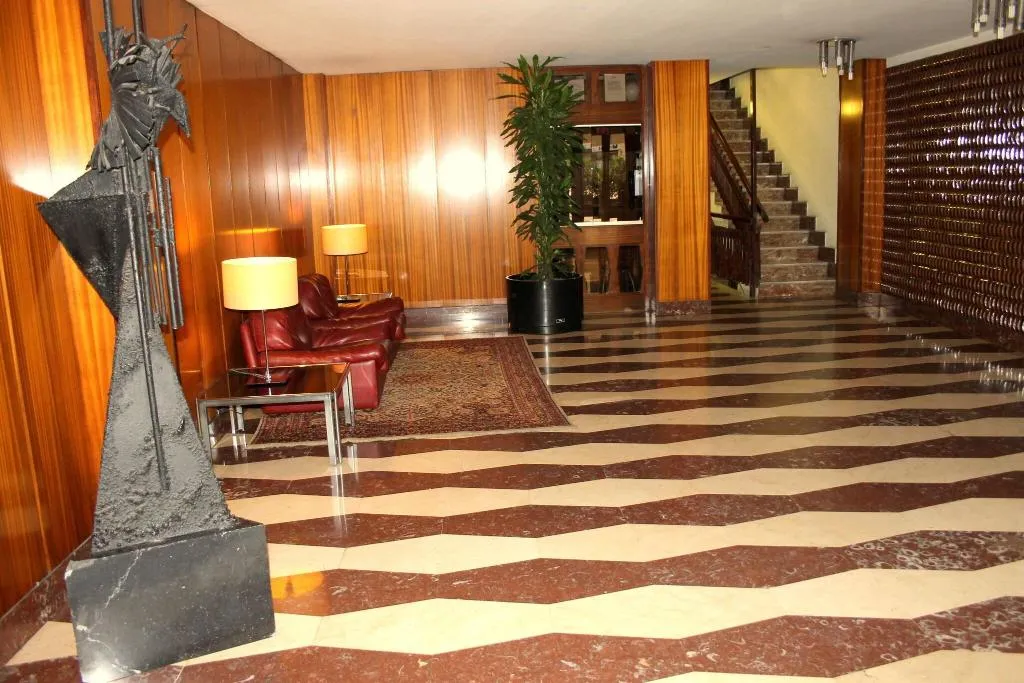 Lobby, Aslyp 114, Barcelona