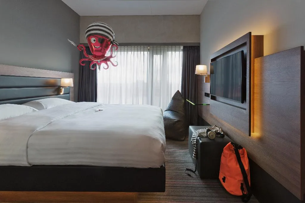 Room, Moxy Amsterdam Houthavens, Amsterdam