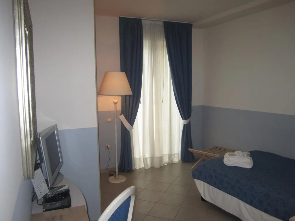 SINGLE GARDEN VIEW Room, Grandhotel Parco Augusto, Catania