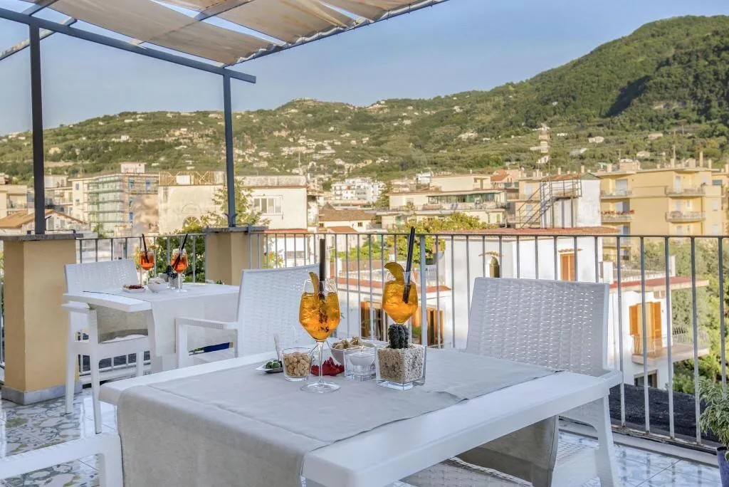 Terrace, Leone, Naples