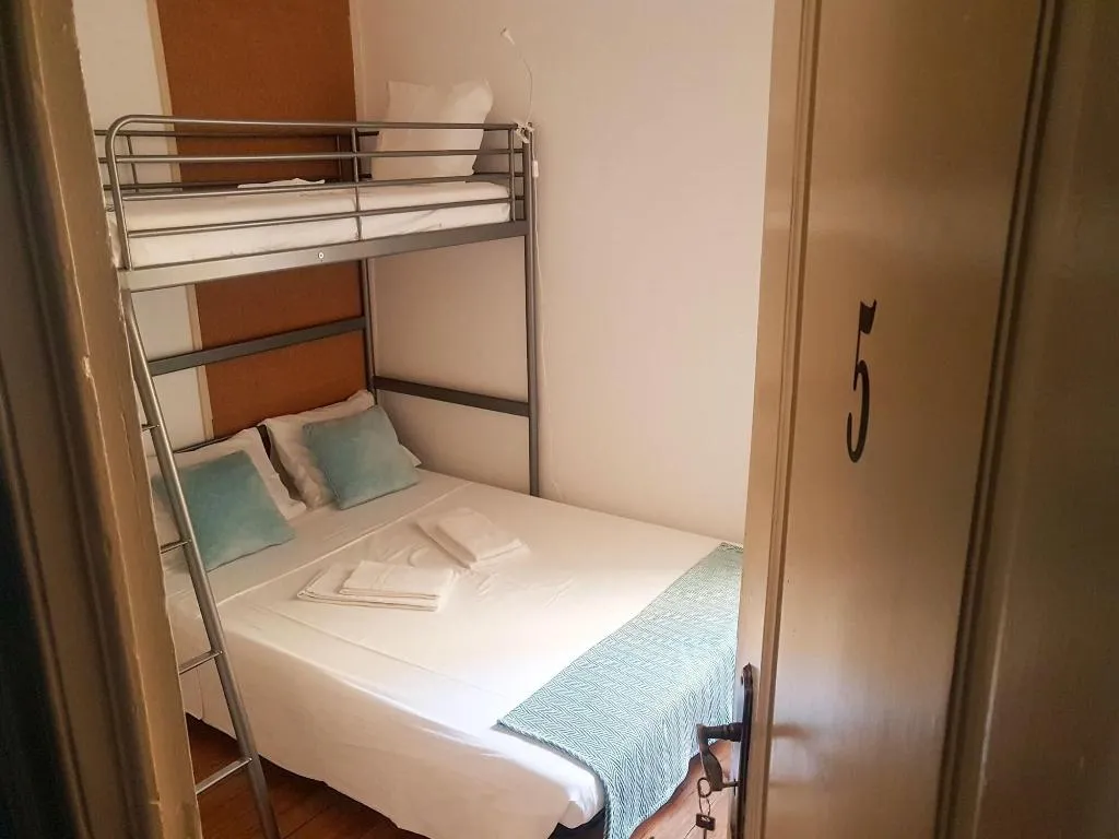 Room, Dukostel, Lisbon