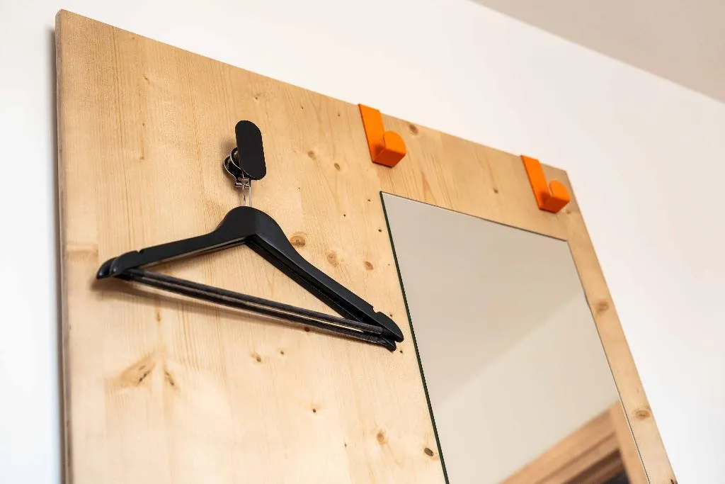 TRIPLE STANDARD Room, easyHotel Valencia Ciutat Vella, Valencia