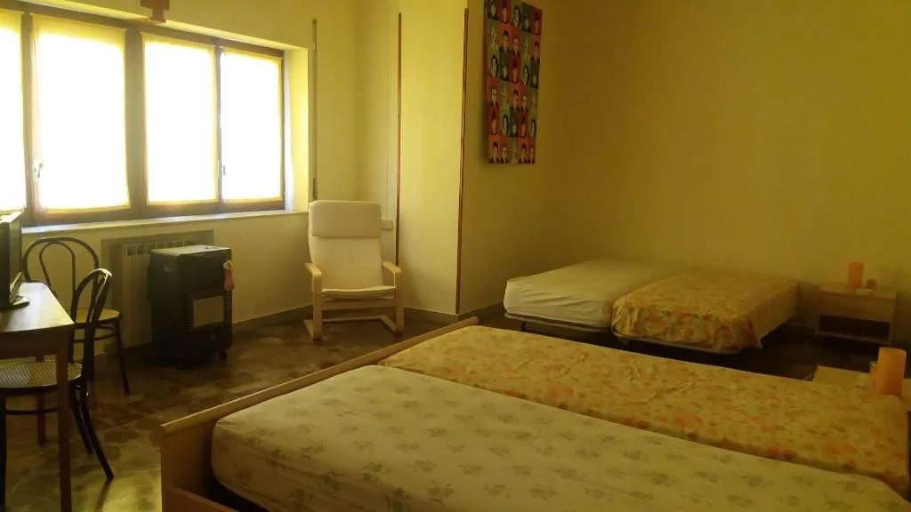 Room, B&B Central City, Naples