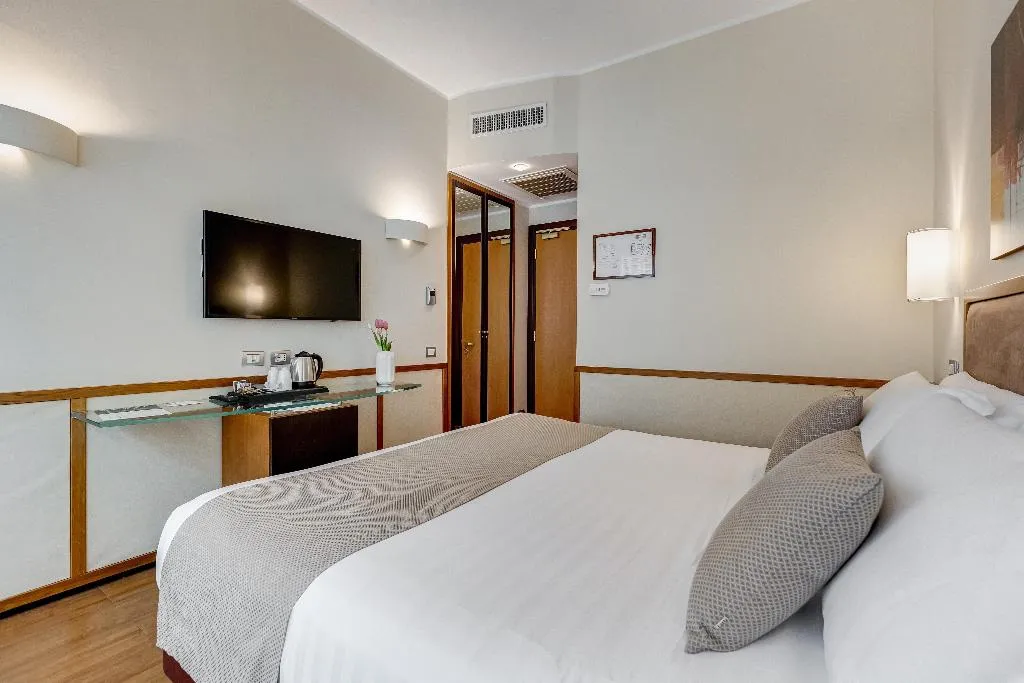 DOUBLE QUEEN SIZE BED Room, Best Western Hotel Piccadilly, Naples