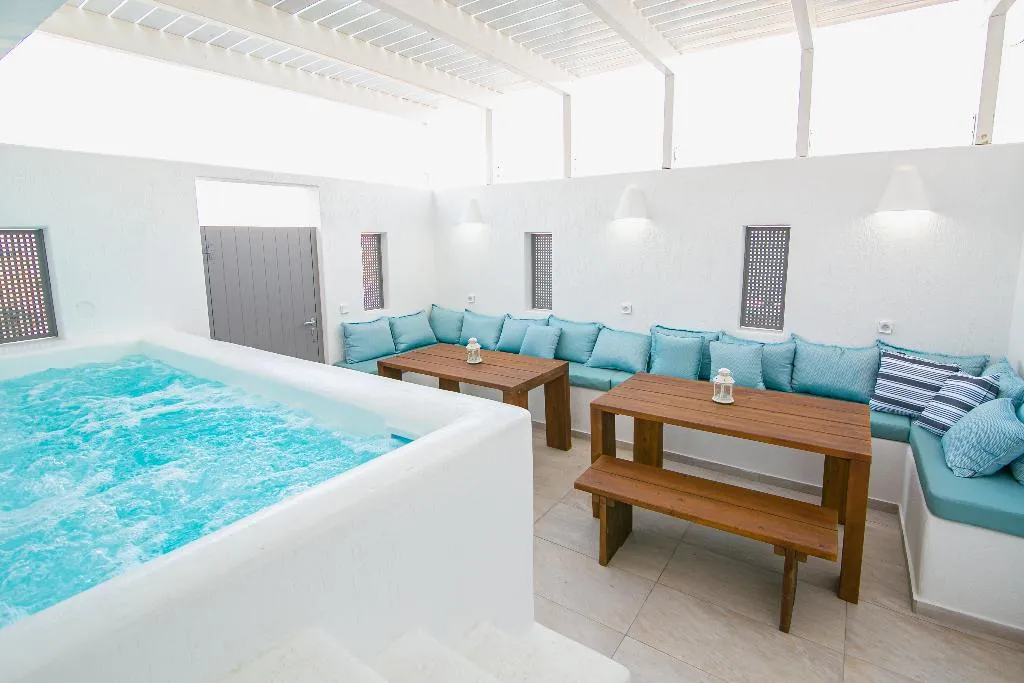 SUITE DELUXE WITH JACUZZI Room, Aegean Melody Suites, Santorini