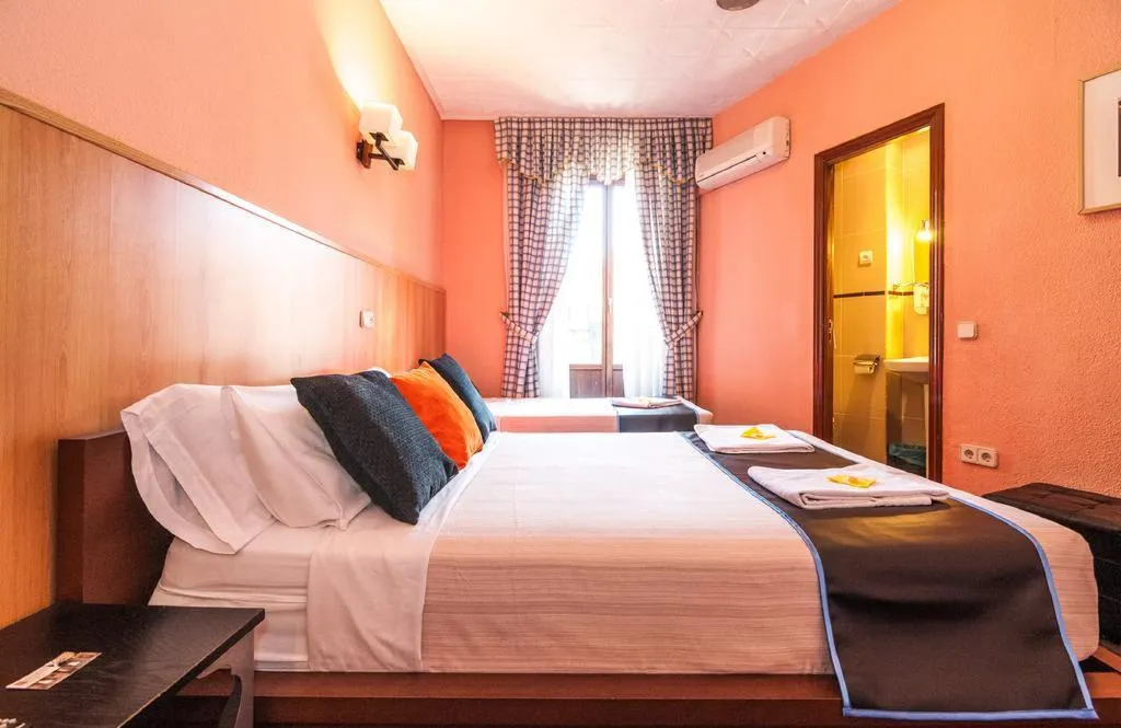TRIPLE STANDARD Room, Gallardo, Madrid