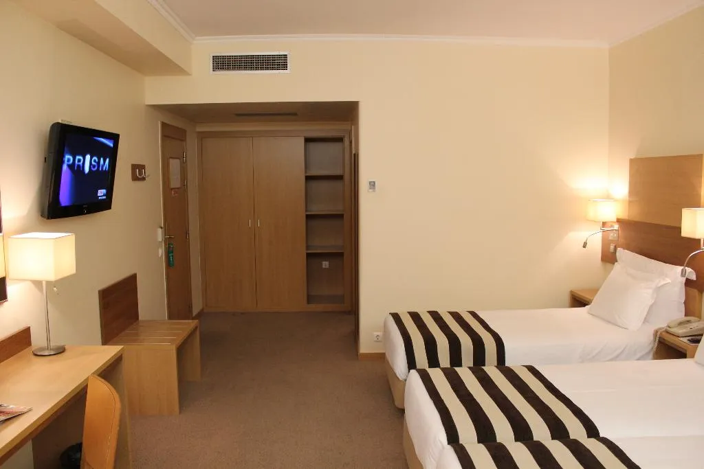 TWIN CAPACITY 4 Room, Hotel Principe Lisboa, Lisbon