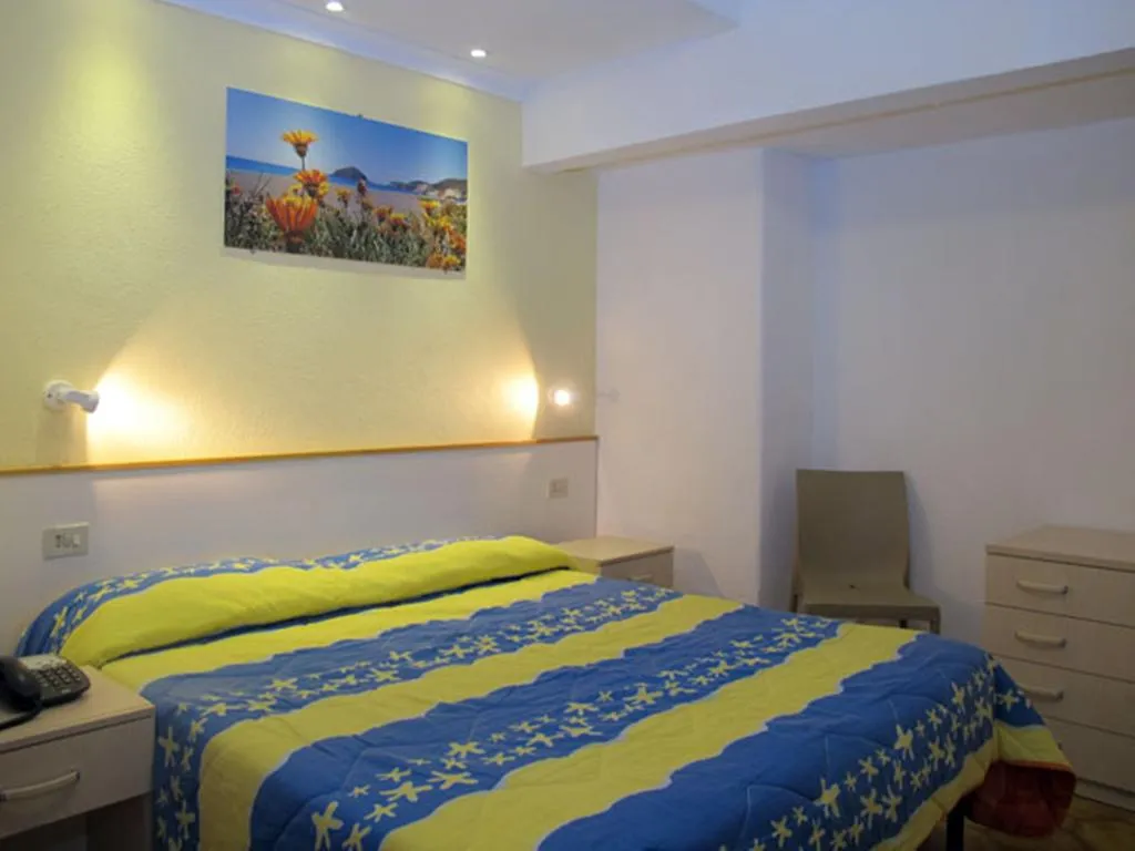 APARTMENT STANDARD Room, Residence Villa Marinù, Naples
