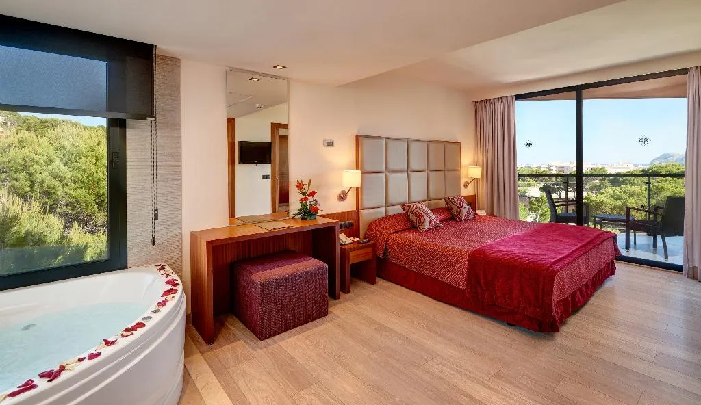 JUNIOR SUITE SUPERIOR CAPACITY 4 Room, Protur Turó Pins Hotel, Majorca