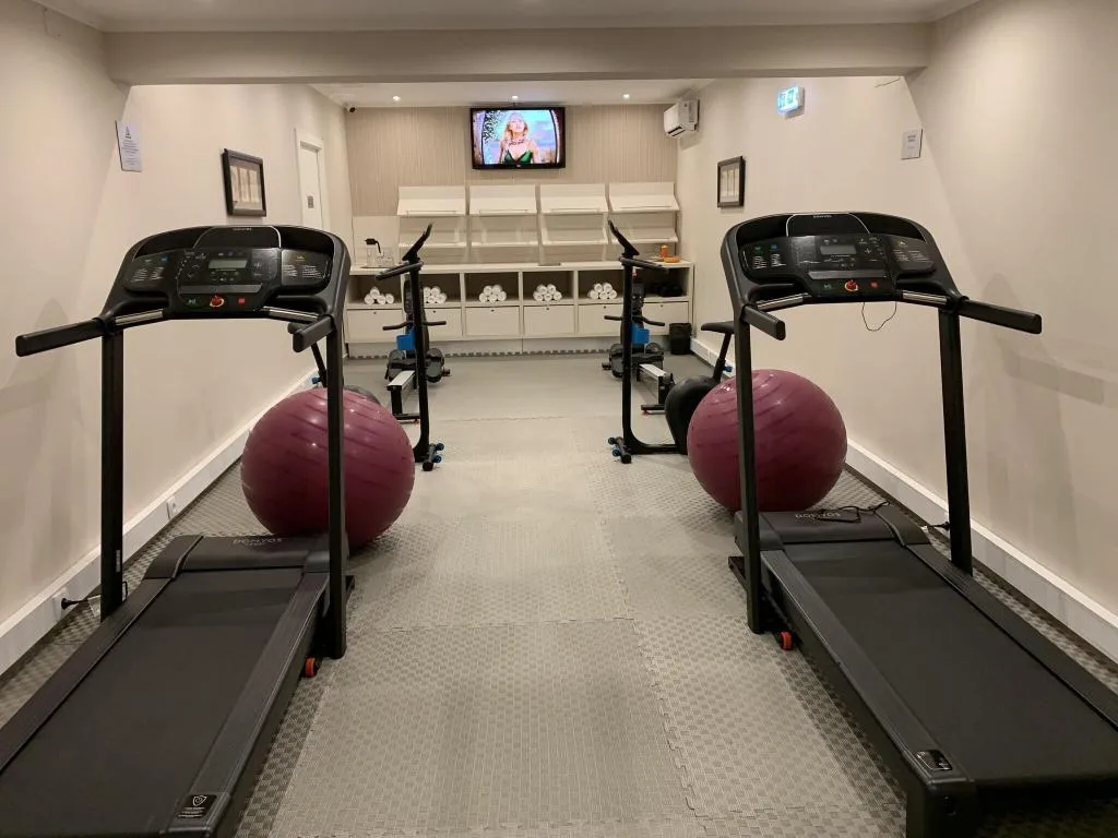 Sports and Entertainment, Dinya Lisbon Hotel & Lounge Bar, Lisbon
