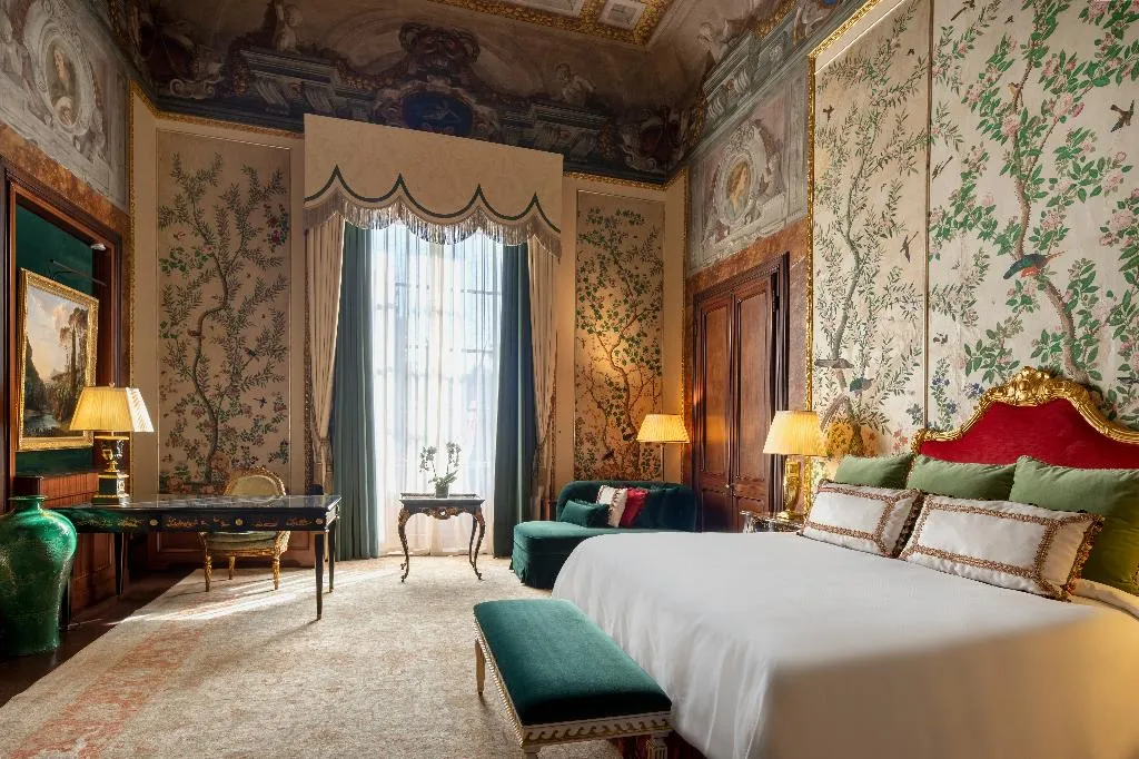 SUITE KING SIZE BED Room, Four Seasons Hotel Firenze, Florence