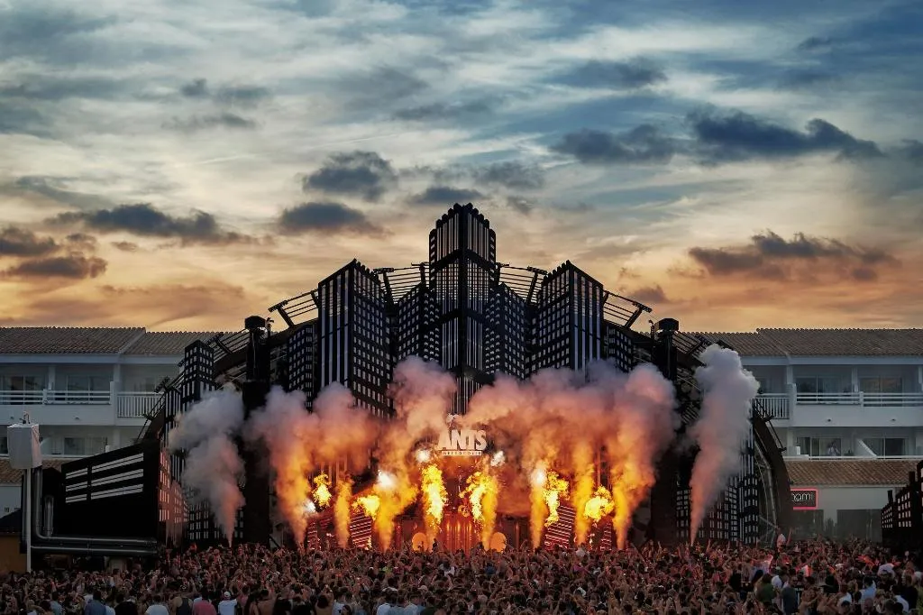 Sports and Entertainment, Ushuaia Ibiza Beach Hotel – Adults Only, Ibiza