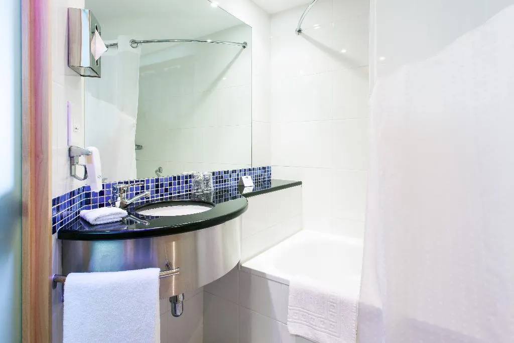 TWIN NON SMOKING Room, Holiday Inn Express Lisbon-Oeiras, Lisbon