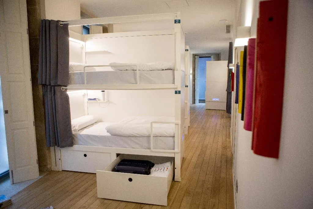 Bed in dormitory THIRTEEN BEDROOMS Room, Bluesock Hostels Porto, Porto