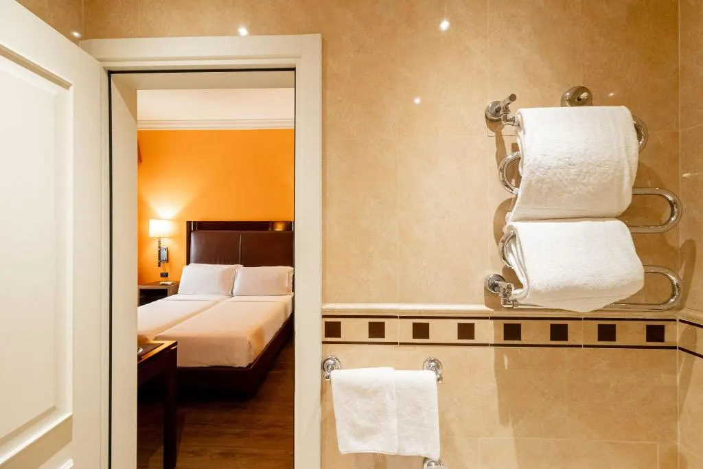 DOUBLE CLASSIC QUEEN BED Room, ALLEGROITALIA San Gallo Firenze, Florence
