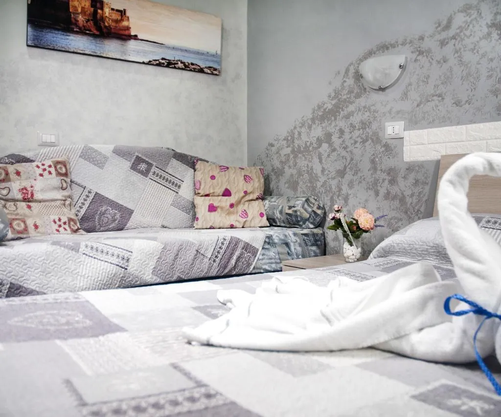 Room, B&B Viva Napoli, Naples