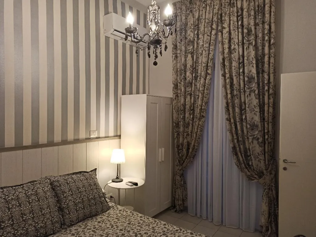 TRIPLE STANDARD Room, B&B Dei Decumani di Napoli, Naples