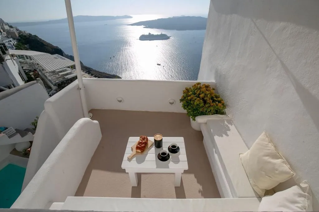 Room, Globe Suites, Santorini