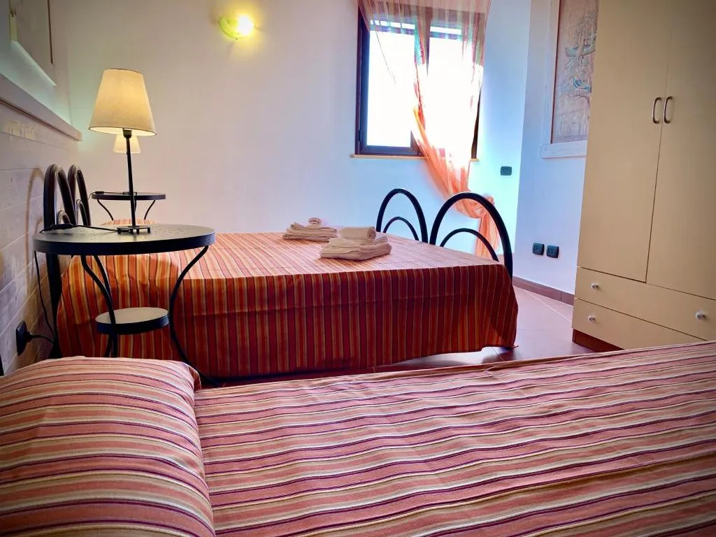 APARTMENT CAPACITY 4 Room, La Luna Nel Pozzo, Catania