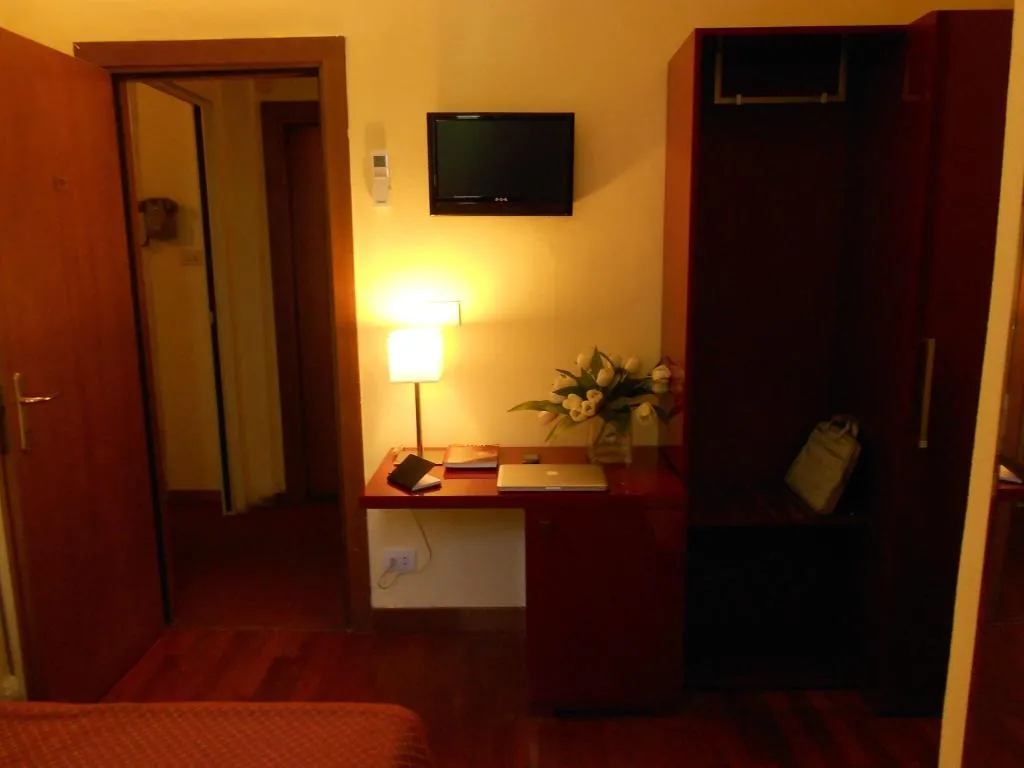 TWIN STANDARD Room, Minerva, Milan