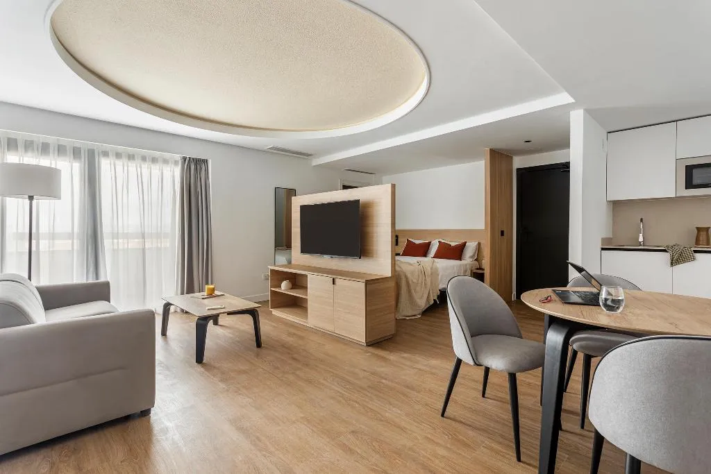 STUDIO CAPACITY 4 Room, B48 Valencia Feria, Valencia