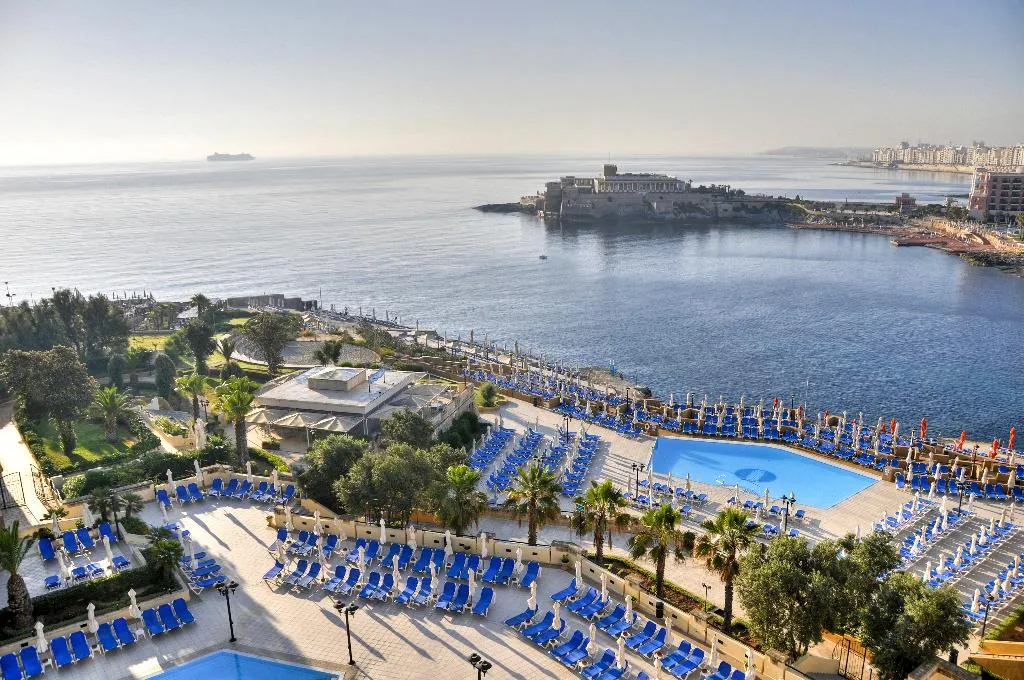 Pool, Verdi St Georges Bay Marina, Malta