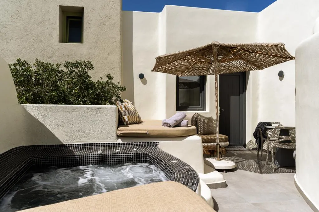 JUNIOR SUITE WITH JACUZZI Room, Aeon Suites by Mr and Mrs White, Santorini