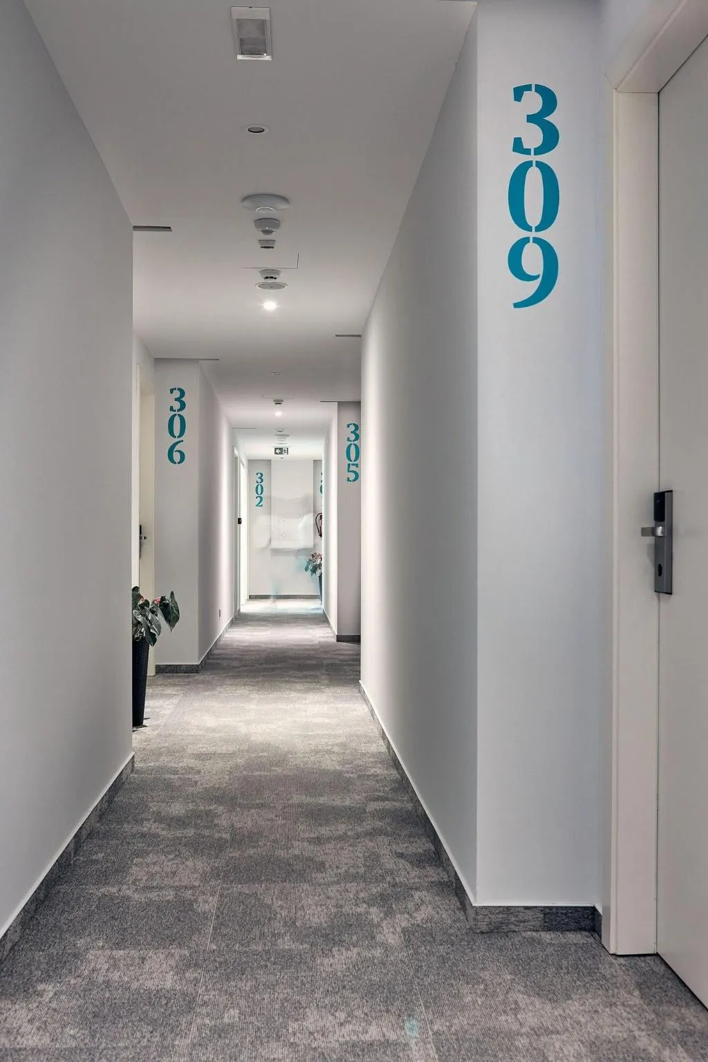 Lobby, Stacija, Split