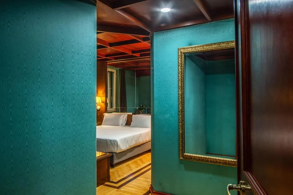 DOUBLE SUPERIOR QUEEN BED Room, Madison, Rome