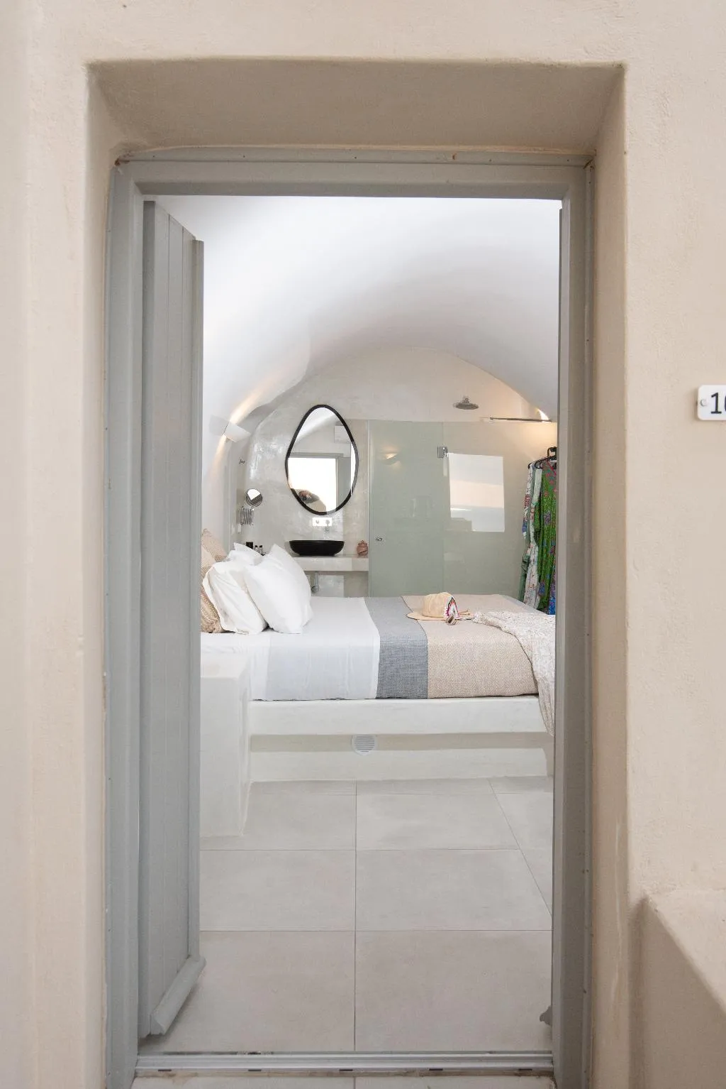 SUITE WITH JACUZZI Room, Caldera Cliff Illusion Suites, Santorini