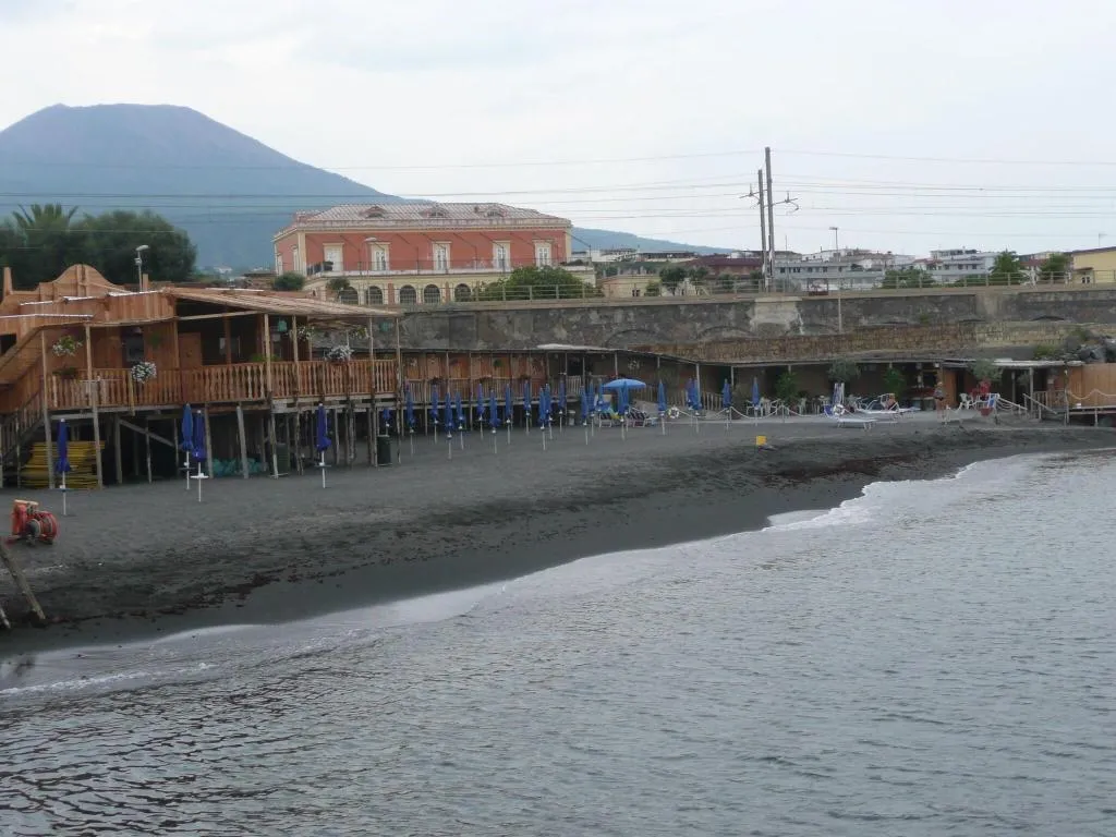 Beach, I Papiri, Naples