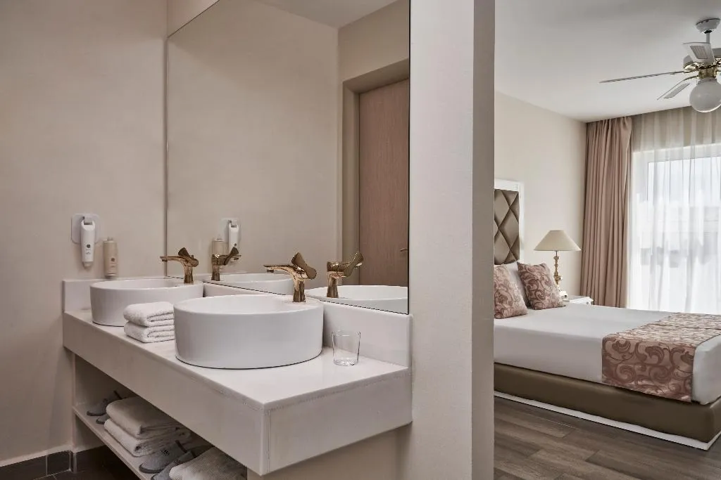 JUNIOR SUITE POOL VIEW Room, Sandy Villas, Corfu