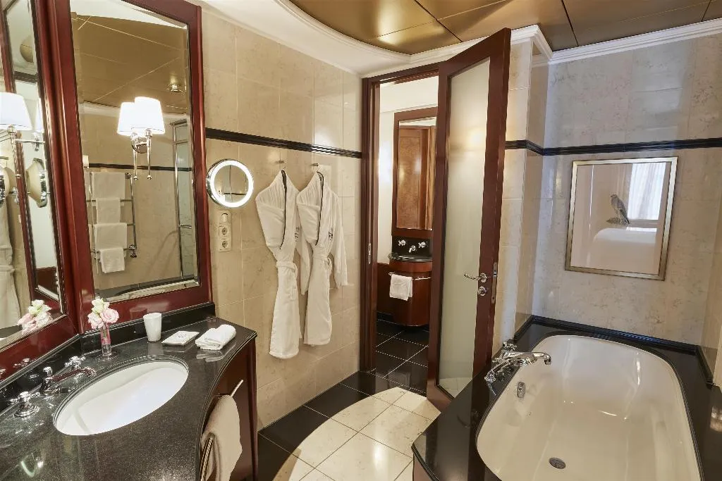 Room EXECUTIVE Room, Adlon Kempinski Berlin, Berlin