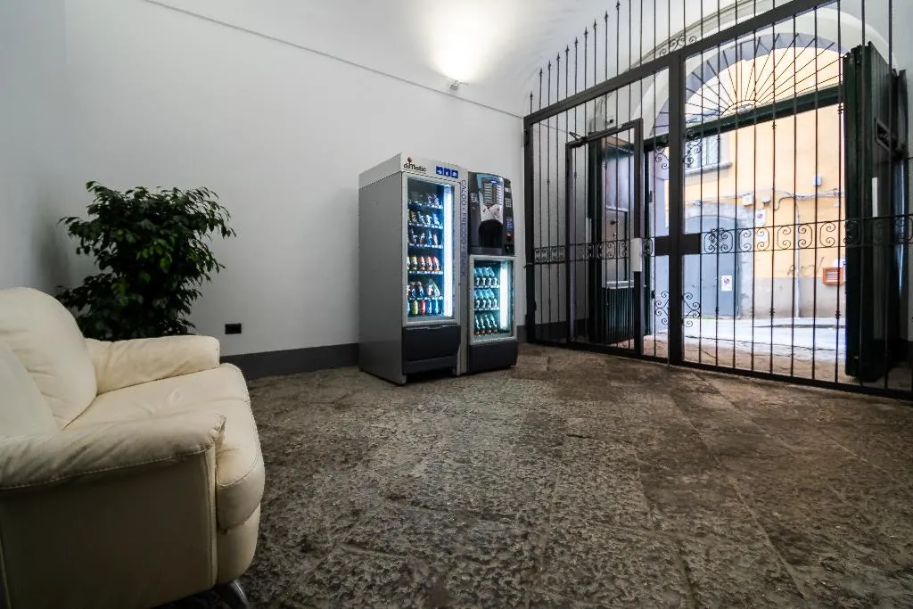 Lobby, Palazzo Settembrini 49, Naples