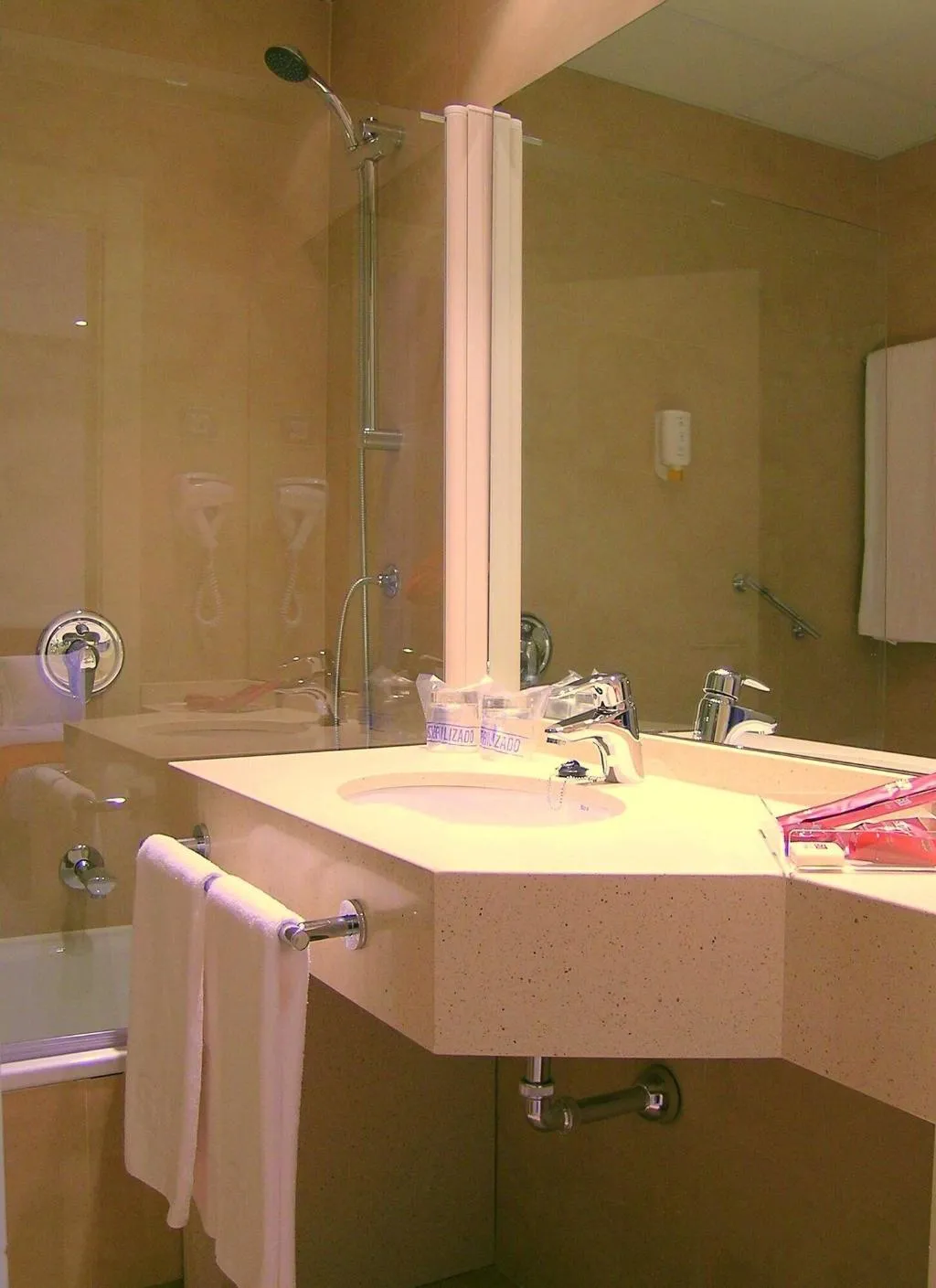 TRIPLE TWO BEDS Room, Suites Viena Plaza de España, Madrid