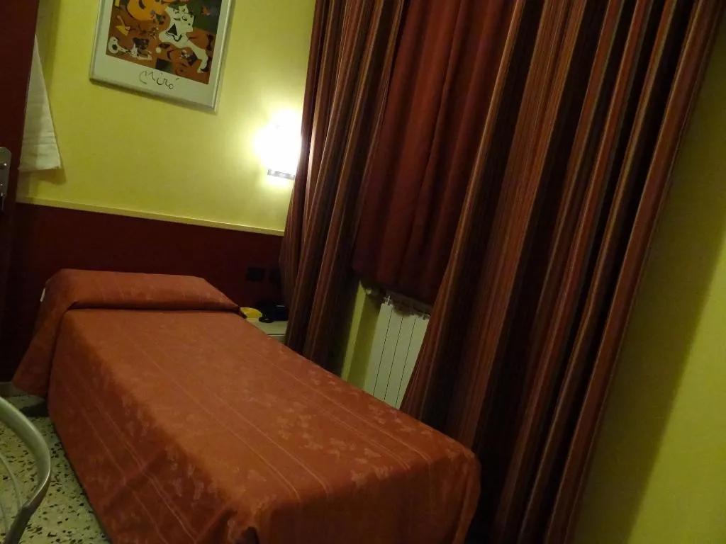 Room, Hotel Parma, Milan